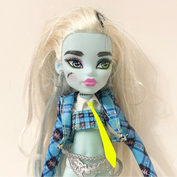 Monster High Frankie Stein Coffee Break Doll - Picture 2 of 15